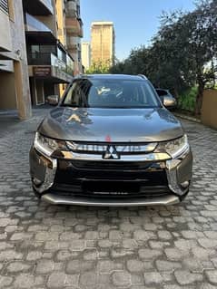 Mitsubishi Outlander 2017 gray on black 0