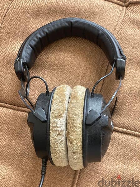 Beyerdynamic dt 770 pro - 250 oms for 200 dollars mint condition 1