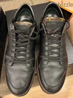 Authentic LV Men Shoes black size 42.5 0