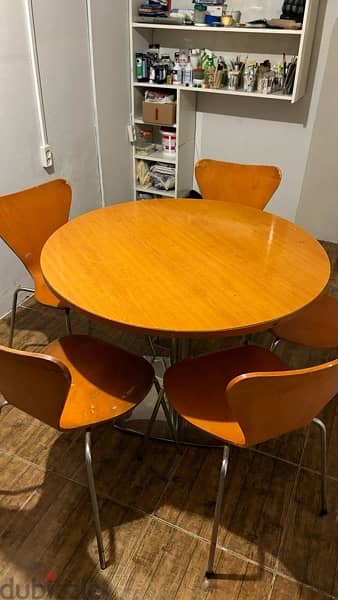 table with 5 chairs 1