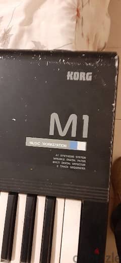 Korg M1   keyboard volts 110V كورغ م١ فولت ١١٠