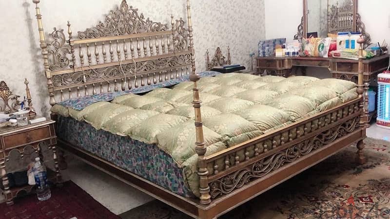 vintage Wood bed room ( 180 bed + 2 commands + 1 hairdresser) 4
