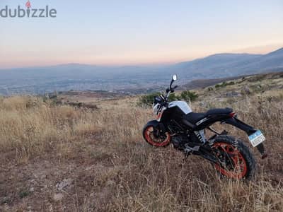 ktm duke 200 cc just over 1000 km brand new barely driven