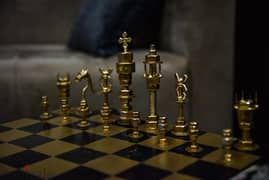 Hand made chess board and pieces 0