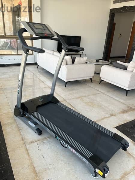 treadmill with screen 1