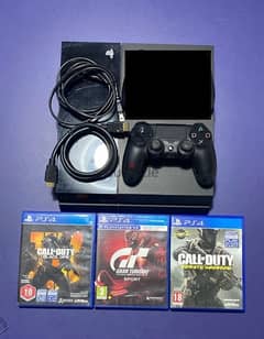 Ps4 500GB like new + 1 controller only 200 $ + 3 CDs