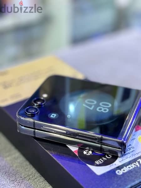 Samsung Galaxy - Z Flip 5 2