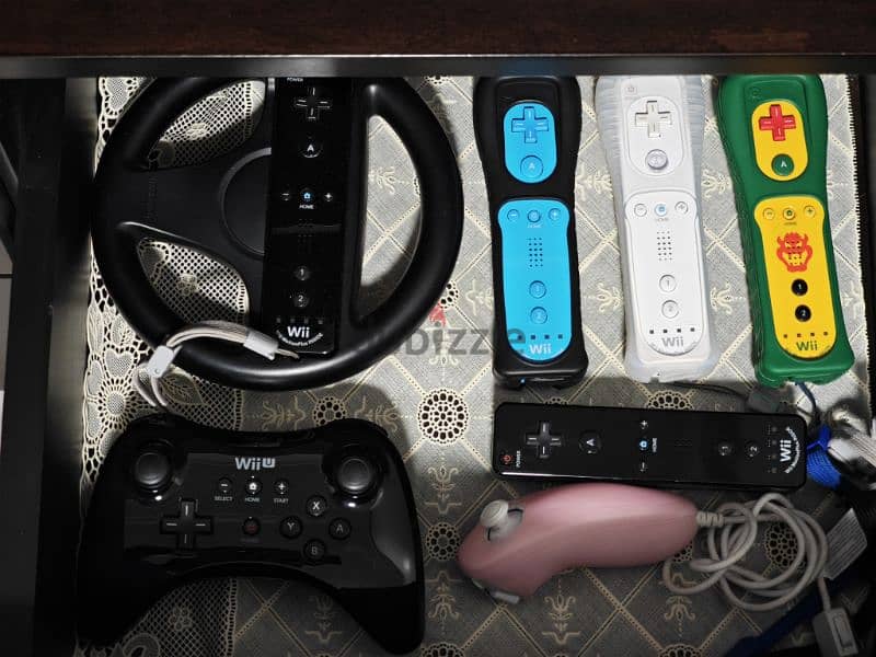 Nintendo Wii U, Jailbroken + 5 controllers + Pro controller + 3 games 1