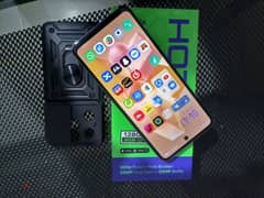 infinix hot 40i 128/8ram to 16G Gold with 2 covers and box