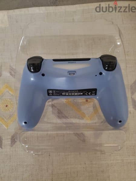 slightly used ps4 controller and very clean 2