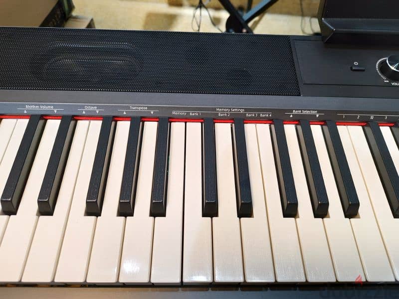 Beisite digital piano wood stand 3 pedals (New)
7.5 octaves 3