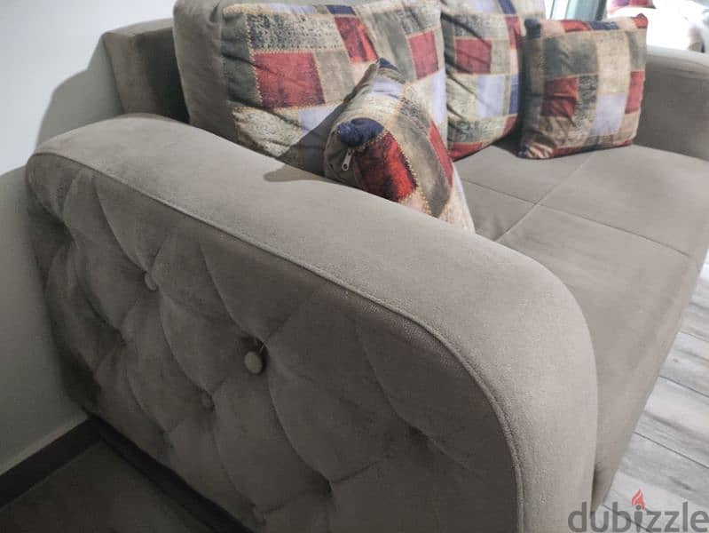Sofa to sell 4