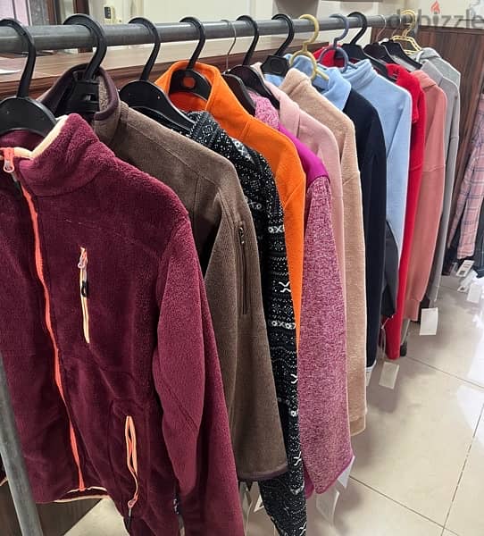 Stock Clothes 1800$/900 pieces Men and Women 1