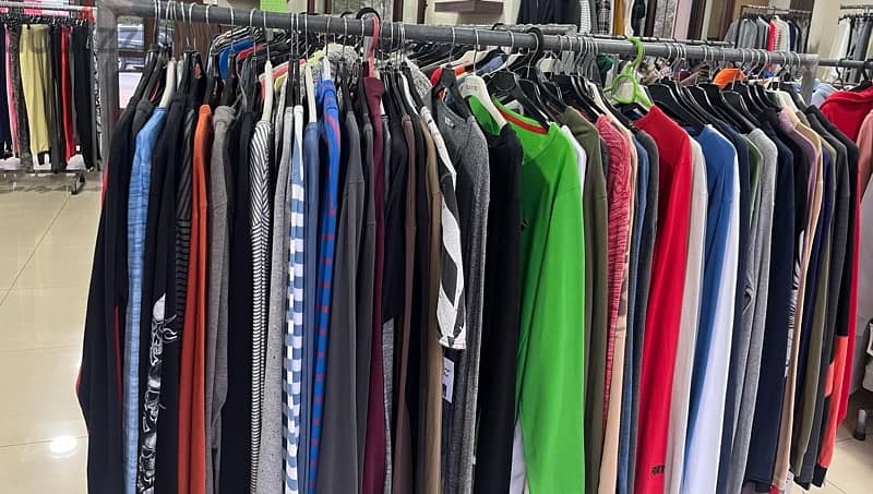Stock Clothes 3500$/1400 pieces Men and Women 3