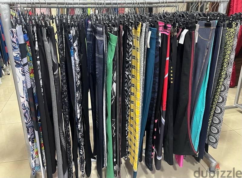 Stock Clothes 3500$/1400 pieces Men and Women 5