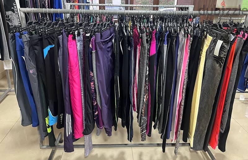 Stock Clothes 1800$/900 pieces Men and Women 6