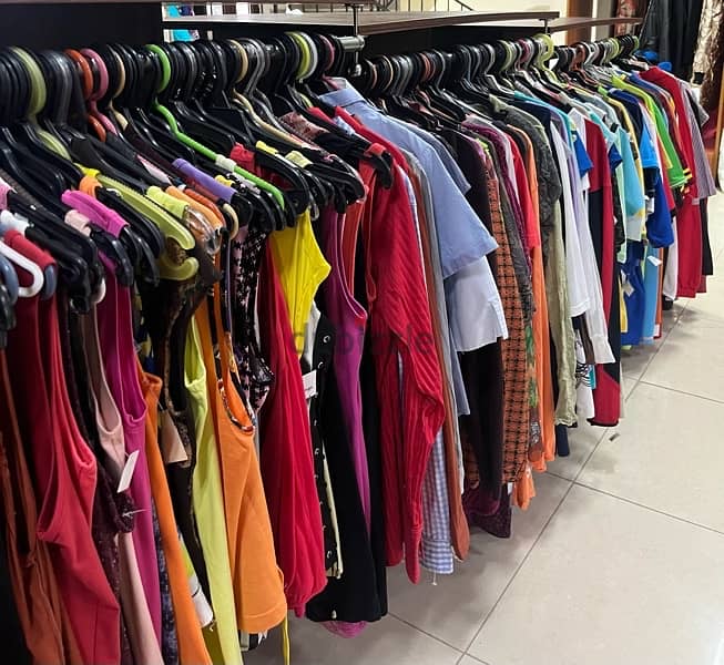 Clothes Stock 3500$/1400 pieces Men and Women. ستوك 10