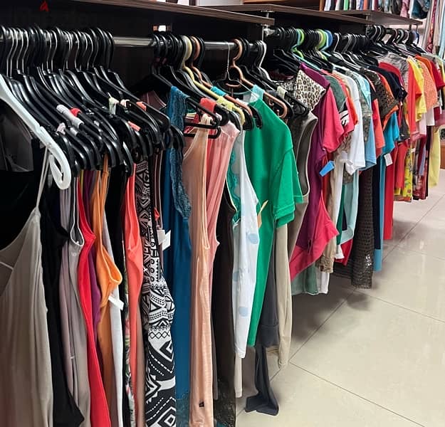 Clothes Stock 3500$/1400 pieces Men and Women. ستوك 19