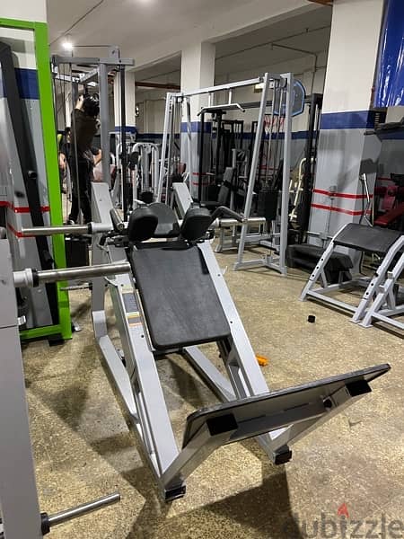 hack squat like new used 2 months 70/443573 RODGE 1