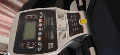 motorized treadmill t900 like new
