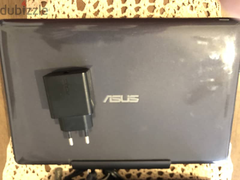 Asus laptop small 11 inch 70 917407 —-250$ 2