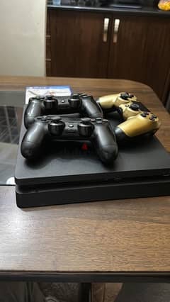 ps4 slim 3 controllers 0