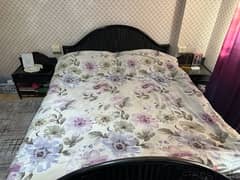 queen bed+2 comodes good condiion ( خيزران)