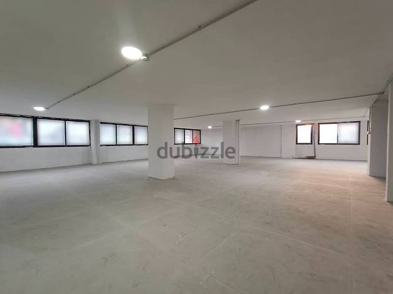 two-floor showroom directly on SAIFI'S HIGHWAY/الصيفي! REF#HJ102051 3