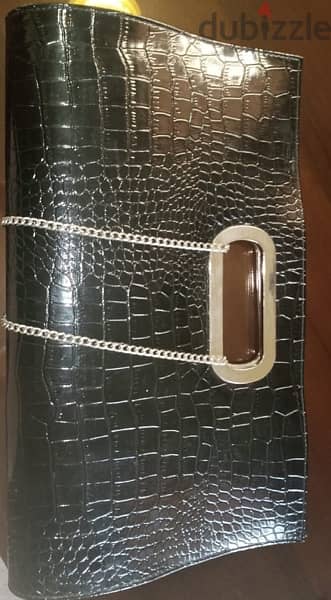 sac crocodile used as new 1 45$ 2 80$ excellent condition 1