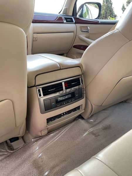 Lexus LX570S 2015 like new, one owner. 7