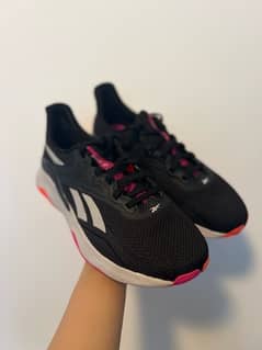 BRAND NEW  - NEVER WORN Reebok Sport HIIT TR 3 for 50$ 0