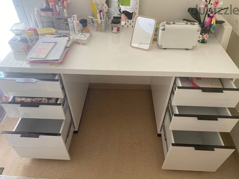 white desk with 6 drawers 1