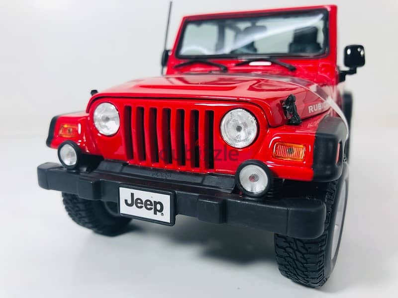 1/18 diecast Jeep Wrangler Rubicon RED. NEW & SEALED 3