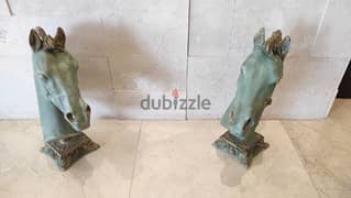 2 Horse Statues