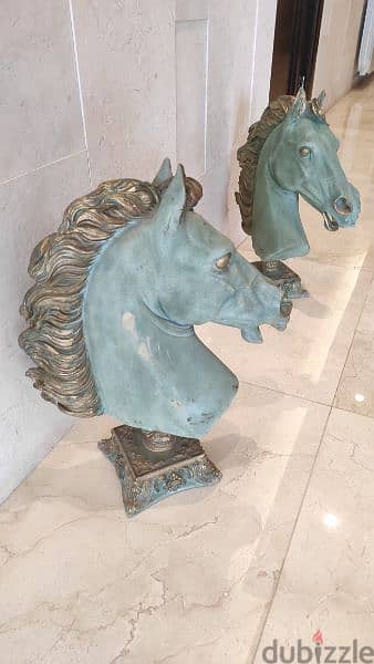 2 Horse Statues 1