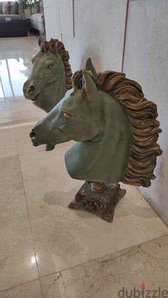 2 Horse Statues 2
