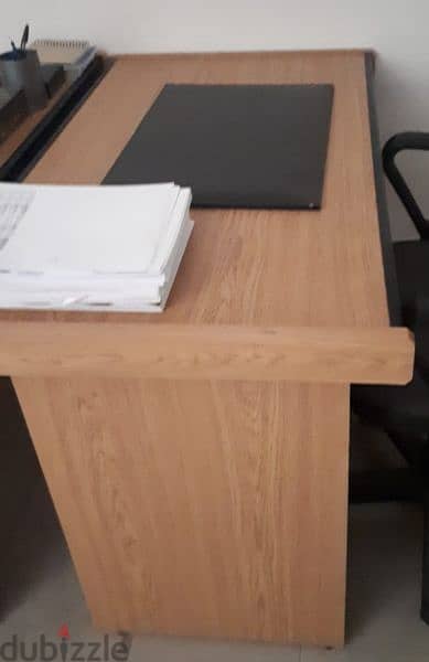 طاولات مكتب عدد ٢ 1
