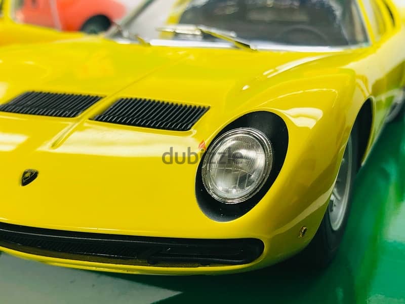 1/18 diecast Autoart full opening. Lamborghini Miura Glow Yellow 16