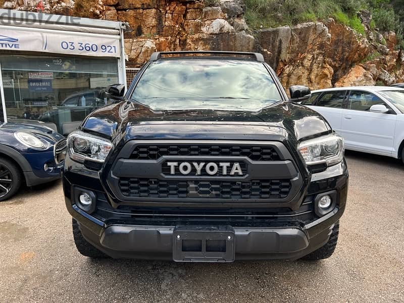 Toyota Tacoma red off road  2020 1