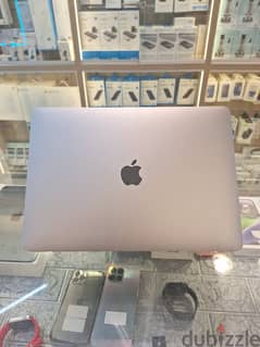 used macbook air 2019 13" 8/128  cor i5  cycle count 238