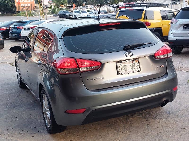 Kia forte ex model 2015 Hatchback clean carfax ajnabye 3