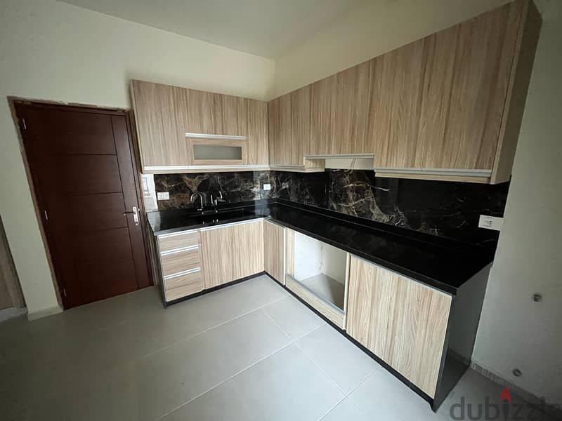 Apartment for sale in Adma شقة للبيع في أدما 4