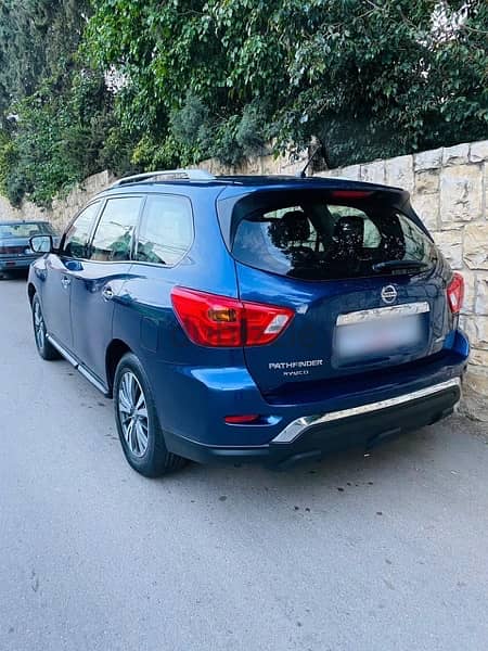 Nissan Pathfinder “ Lebanese Company “ 1