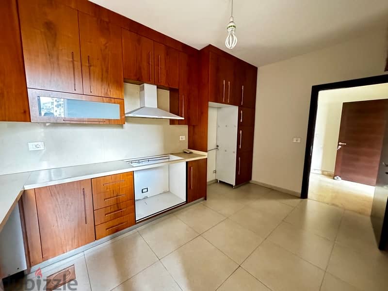 Spacious Apartment FOR RENT in Jdaideh شقة للإيجار في الجديدة 3