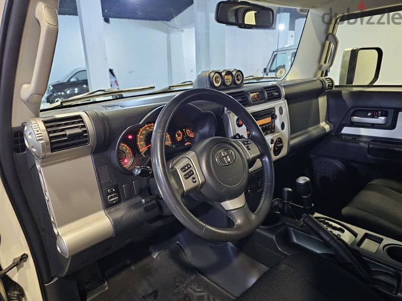 2015 Toyota FJ Cruiser Company Source & Maintenance BUMC Like New! 7