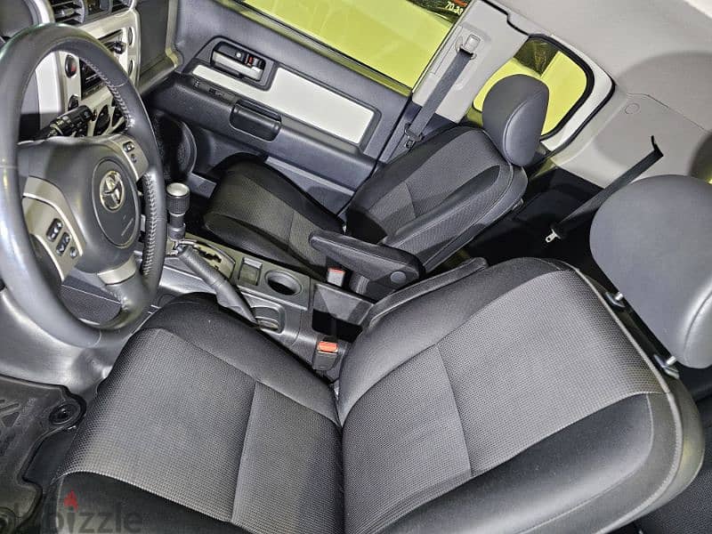 2015 Toyota FJ Cruiser Company Source & Maintenance BUMC Like New! 8