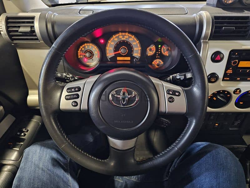 2015 Toyota FJ Cruiser Company Source & Maintenance BUMC Like New! 13