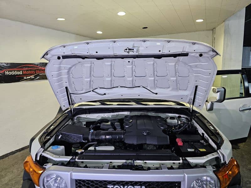 2015 Toyota FJ Cruiser Company Source & Maintenance BUMC Like New! 18