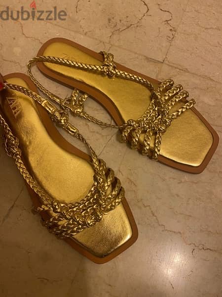 Flat Zara Sandals size 39 fits 38 New Condition 4