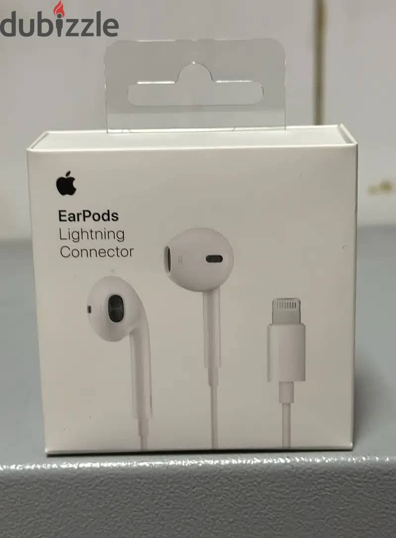 Apple EarPods lightning connector Amazing & good price 0